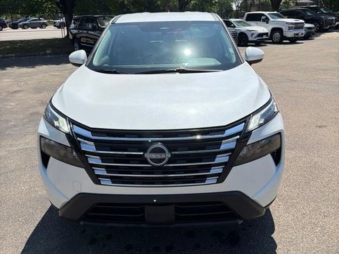 Used 2025 Nissan Rogue SV AWD/4WD image 2