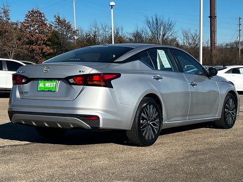 Used 2024 Nissan Altima 2.5 SV image 5