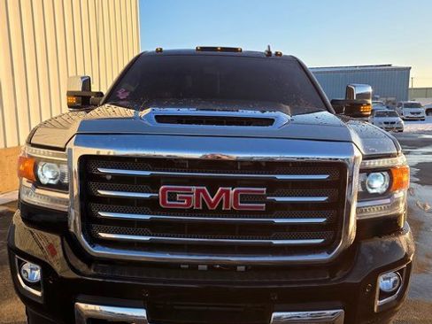 Used 2017 GMC Sierra 2500 SLT w/ Duramax Plus Package image 8
