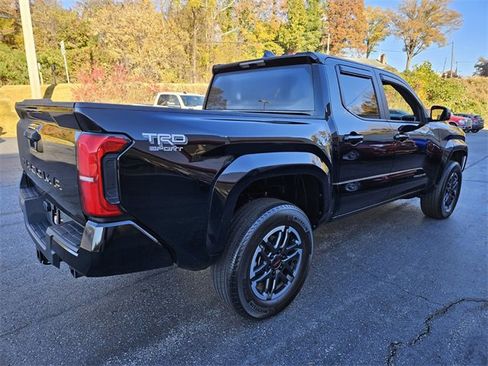 Used 2024 Toyota Tacoma TRD Sport image 7
