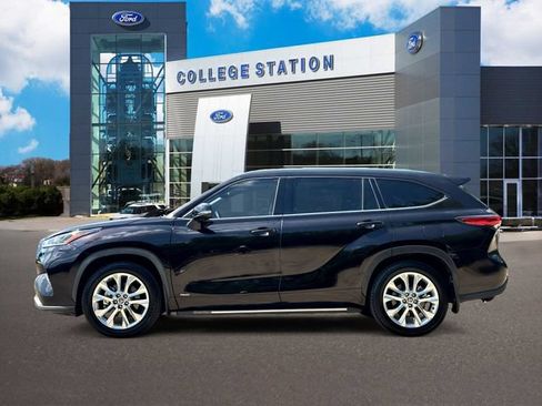 Used 2022 Toyota Highlander Limited AWD/4WD image 3