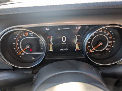 Used 2022 Jeep Gladiator Willys image 23