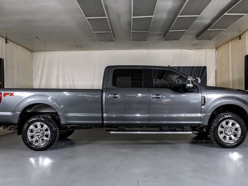 Used 2019 Ford F350 Lariat w/ Chrome Package image 5