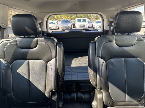 Used 2023 Jeep Grand Cherokee L Limited w/ Luxury Tech Group II image 16