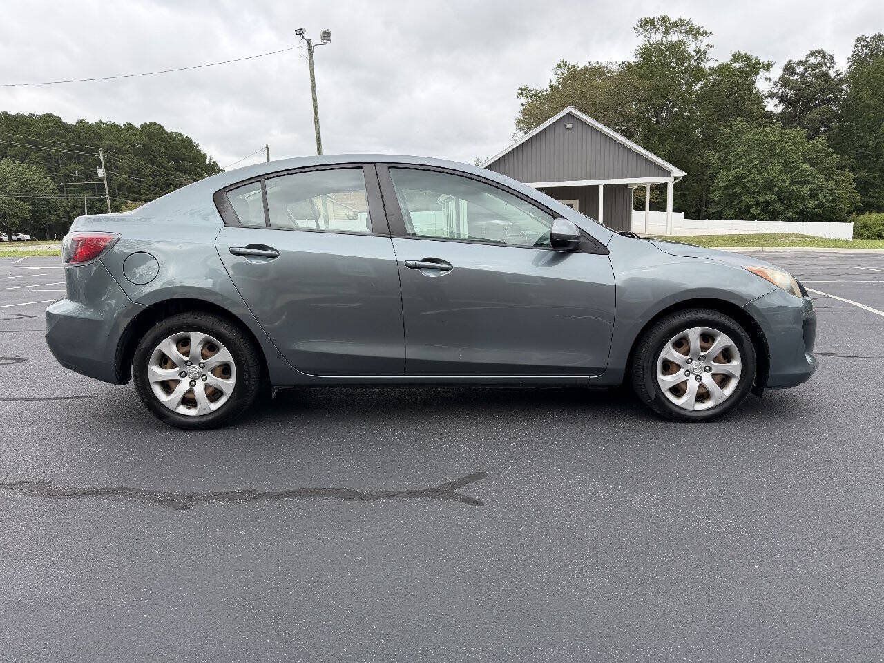 Used 2013 MAZDA MAZDA3 i Sport FWD image 9