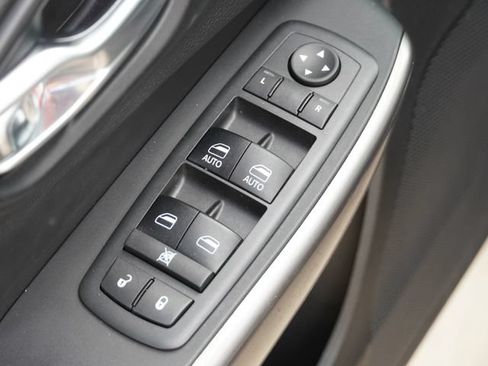Used 2019 Jeep Cherokee Limited FWD image 21