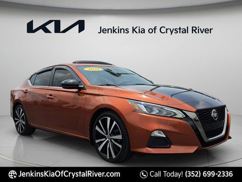 Used 2021 Nissan Altima 2.5 SR w/ SR Premium Package FWD image 2