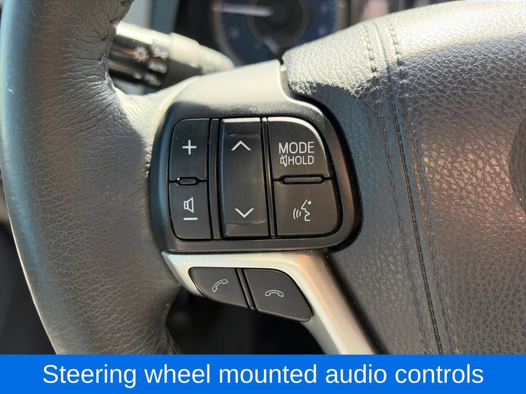 Used 2018 Toyota Sienna XLE Premium w/ Carpet Mat Package FWD image 17
