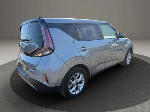 Used 2024 Kia Soul LX w/ Option Group 015 FWD image 5