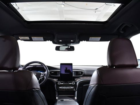 Used 2023 Ford Explorer Platinum w/ Technology Package image 17