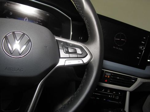 Used 2025 Volkswagen Jetta SE FWD image 6