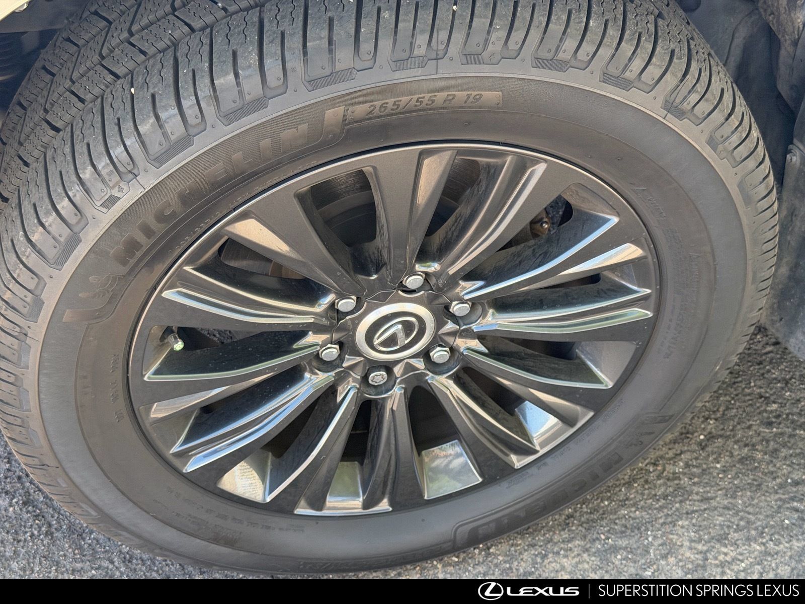 Used 2023 Lexus GX 460 Premium w/ Accessory Package AWD/4WD image 10