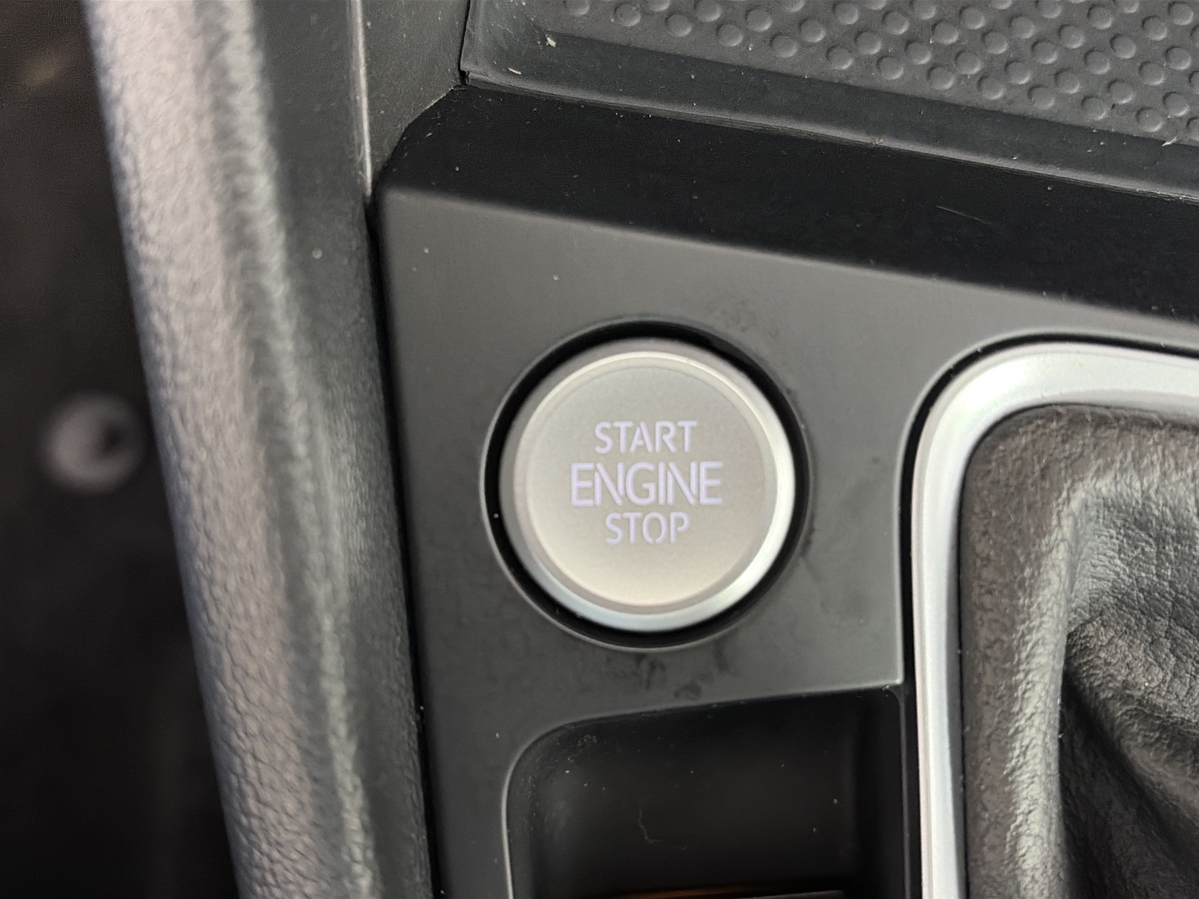 Used 2025 Volkswagen Jetta SE FWD image 29