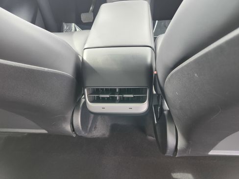 Used 2024 Tesla Model Y Long Range image 22