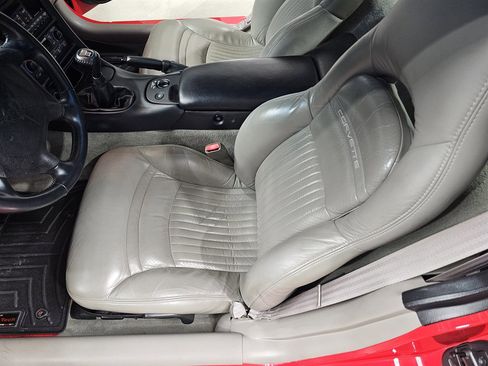 Used 1997 Chevrolet Corvette Coupe w/ Memory Pkg image 18