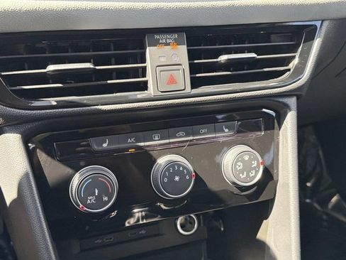 Certified 2023 Volkswagen Taos SE FWD image 21