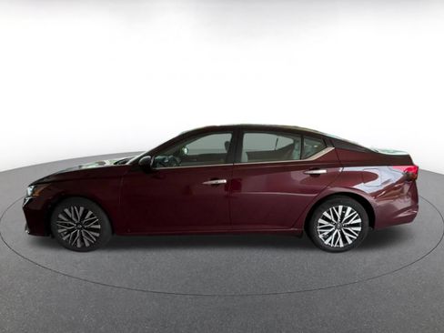 Used 2025 Nissan Altima 2.5 SV FWD image 6