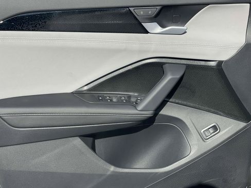 New 2026 Volkswagen Tiguan SE R-Line FWD image 19