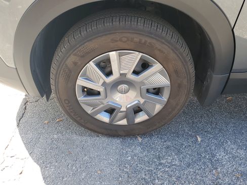 Certified 2025 Nissan Kicks S image 4