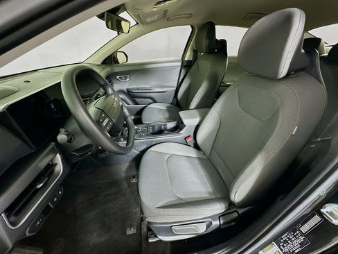 Used 2025 Kia K4 LX image 13