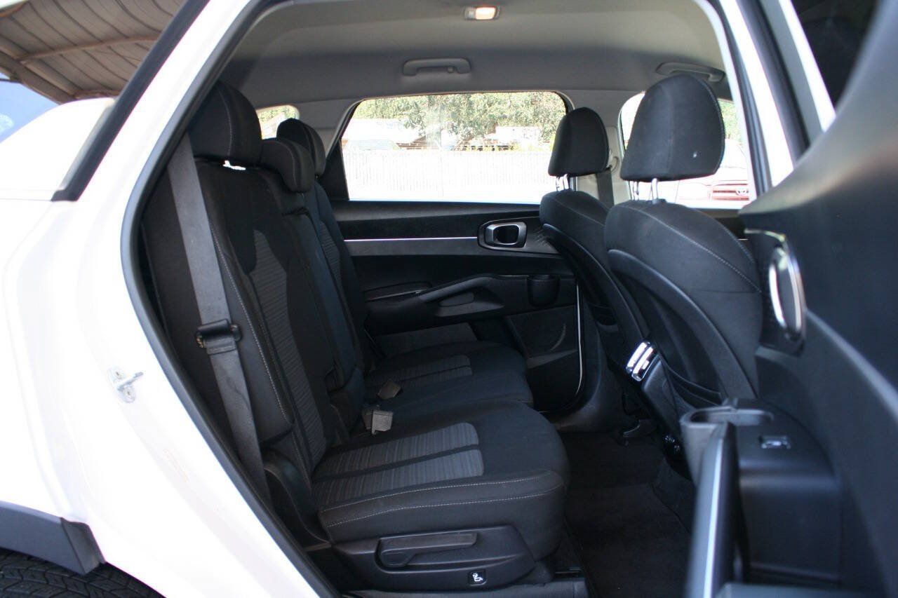 Used 2022 Kia Sorento LX AWD/4WD image 22