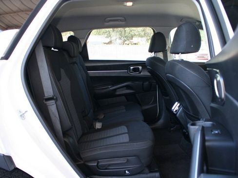 Used 2022 Kia Sorento LX AWD/4WD image 22