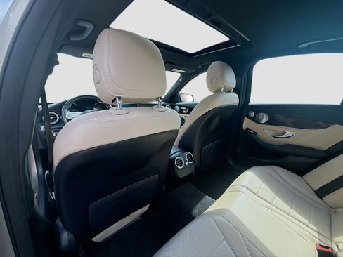 Used 2019 Mercedes-Benz C 300 Sedan image 24