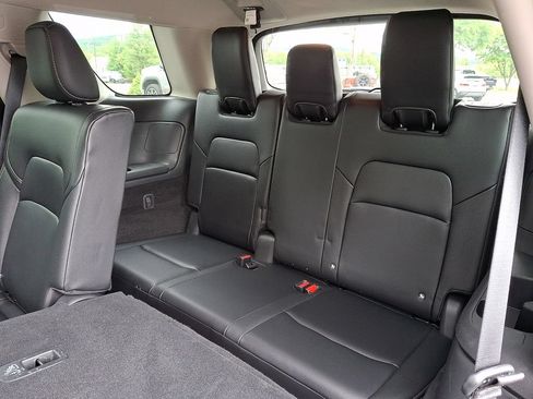 Used 2023 Nissan Pathfinder SL AWD/4WD image 14