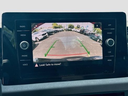 Used 2025 Volkswagen Jetta SE FWD image 18