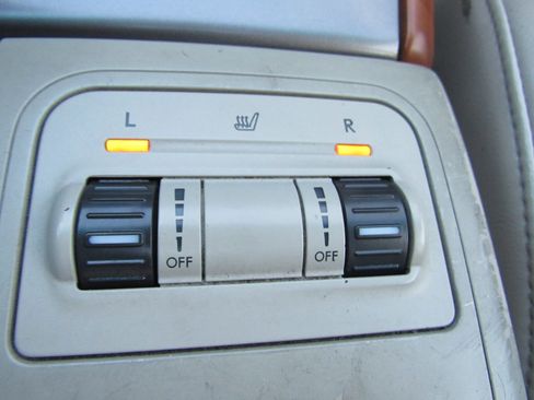 Used 2005 Subaru Outback 3.0R VDC Limited image 19