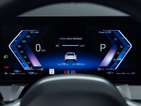 Used 2025 BMW X3 xDrive30i w/ Premium Package image 2