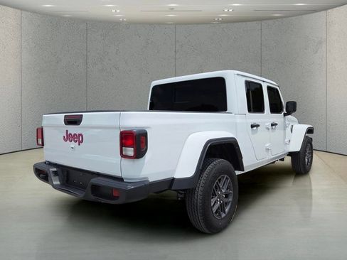Used 2024 Jeep Gladiator Sport AWD/4WD image 5