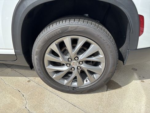 Used 2025 Buick Enclave Preferred AWD/4WD image 31
