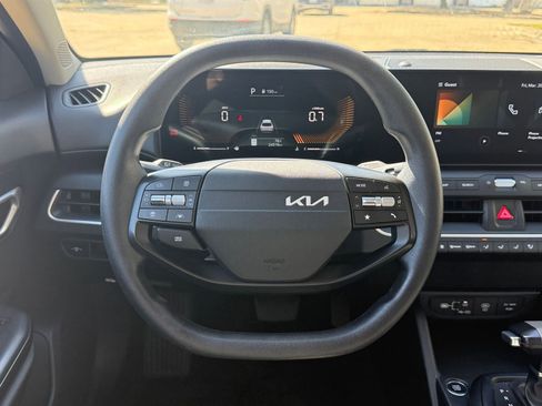 Used 2025 Kia K4 LXS image 29