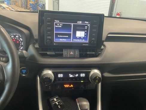 Used 2021 Toyota RAV4 AWD Hybrid image 16