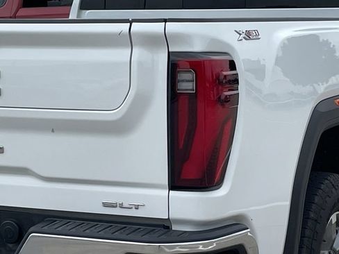 Used 2025 GMC Sierra 2500 SLT w/ SLT Convenience Package AWD/4WD image 6