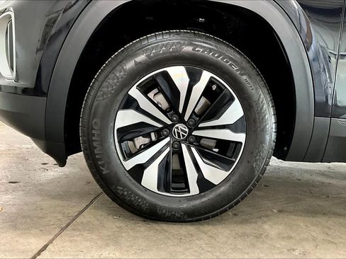 Used 2025 Volkswagen Atlas SE image 12