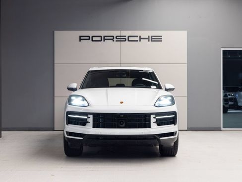 Certified 2026 Porsche Cayenne AWD/4WD image 10
