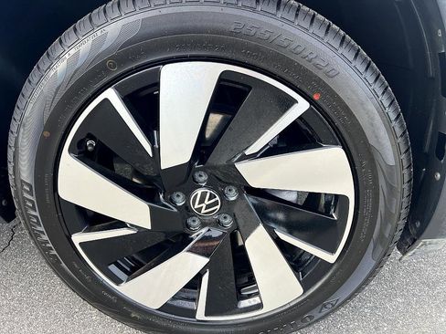 Used 2024 Volkswagen Atlas Cross Sport SE image 6