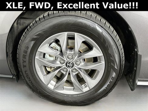 Used 2023 Toyota Sienna XLE image 32