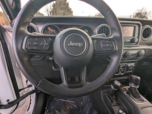 Used 2021 Jeep Gladiator Willys image 18