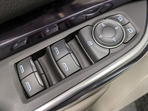 Used 2023 Cadillac XT4 Luxury w/ Cold Weather Package image 9