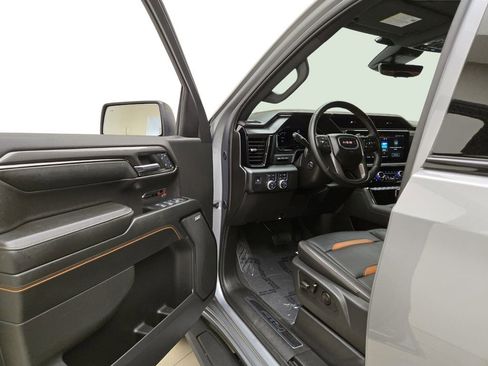 Used 2024 GMC Sierra 1500 AT4 w/ Technology Package AWD/4WD image 15