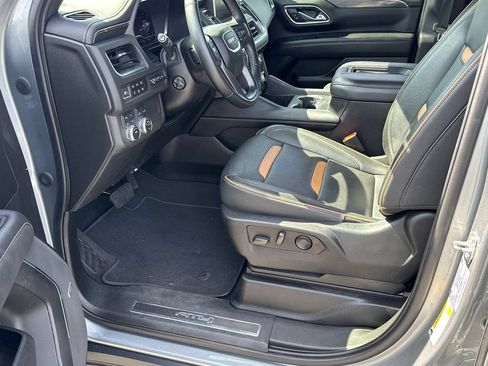 Used 2023 GMC Yukon AT4 w/ AT4 Premium Package AWD/4WD image 9