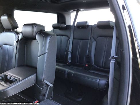Used 2023 Jeep Wagoneer 4WD w/ Premium Group I image 16