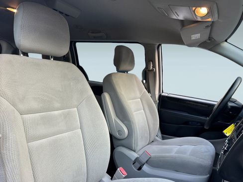 Used 2017 Dodge Grand Caravan SE w/ Power Window Group image 31