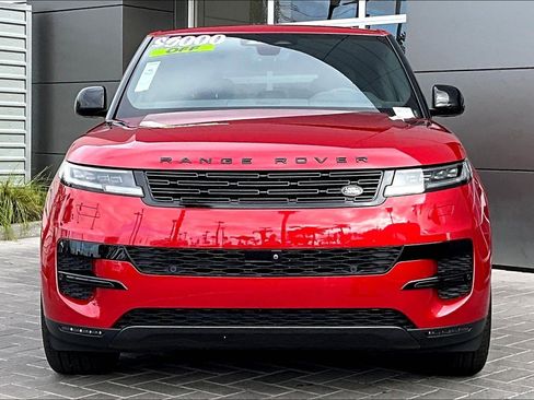 Used 2025 Land Rover Range Rover Sport SE image 2