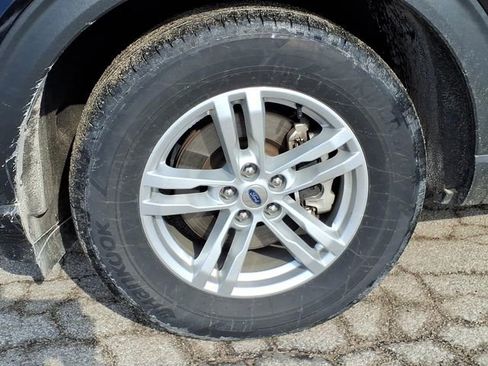 Used 2021 Ford Explorer XLT w/ Equipment Group 202A AWD/4WD image 11