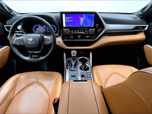 Used 2023 Toyota Highlander Platinum image 15