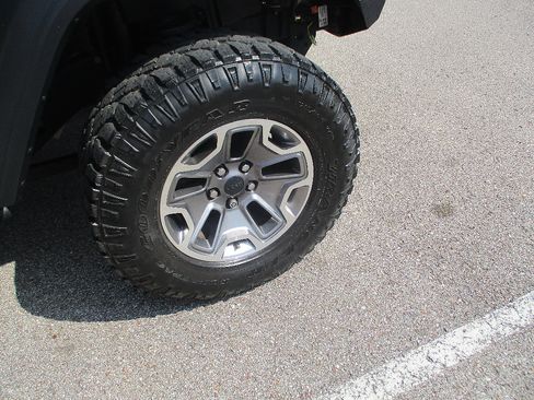 Used 2019 Jeep Wrangler Sport AWD/4WD image 18